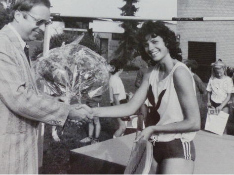 In den 80er Jahren war Nicole Schwarz Vorzeige-Leichtathletin, hier mit dem damaligen 1. Vorsitzenden Reinhold Gorr (links). In den 80er Jahren war Nicole Schwarz Vorzeige-Leichtathletin, hier mit dem damaligen 1. Vorsitzenden Reinhold Gorr (links).